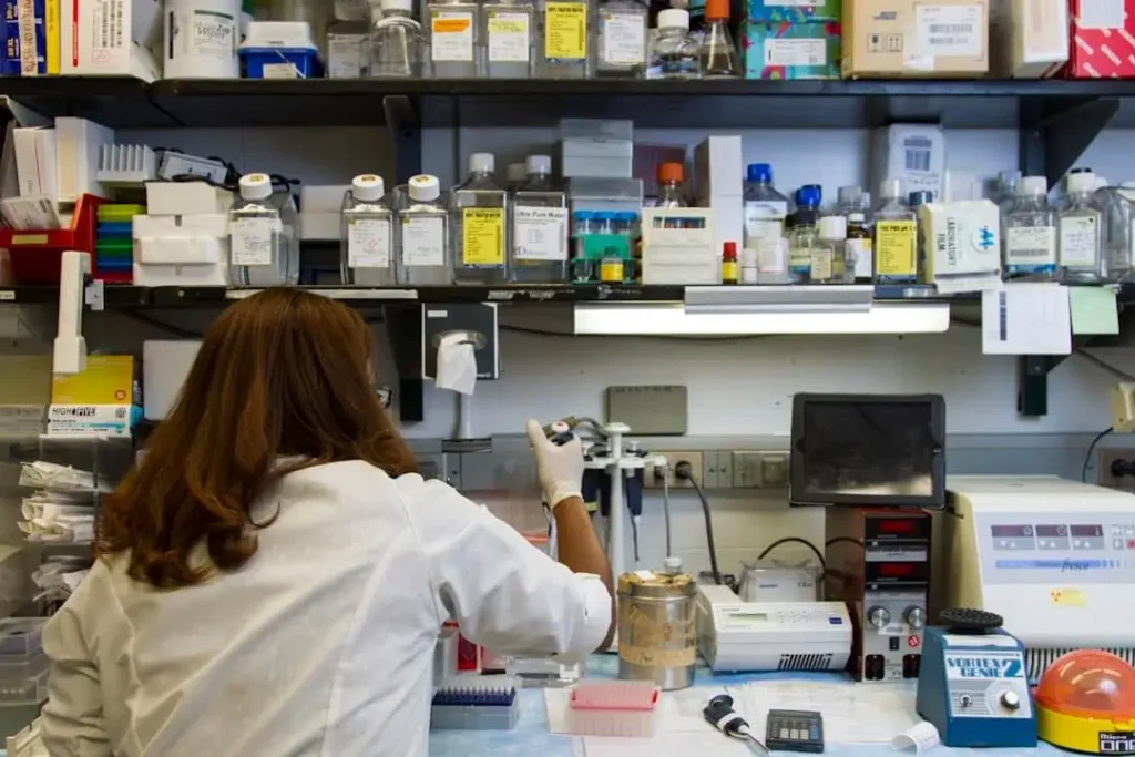 The Role of Associate Degrees in Research and Laboratory Work